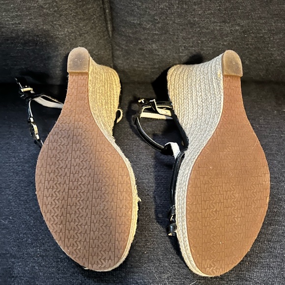 Micheal Kors black/ raffia wedge sandal 6.5 - Picture 3 of 5